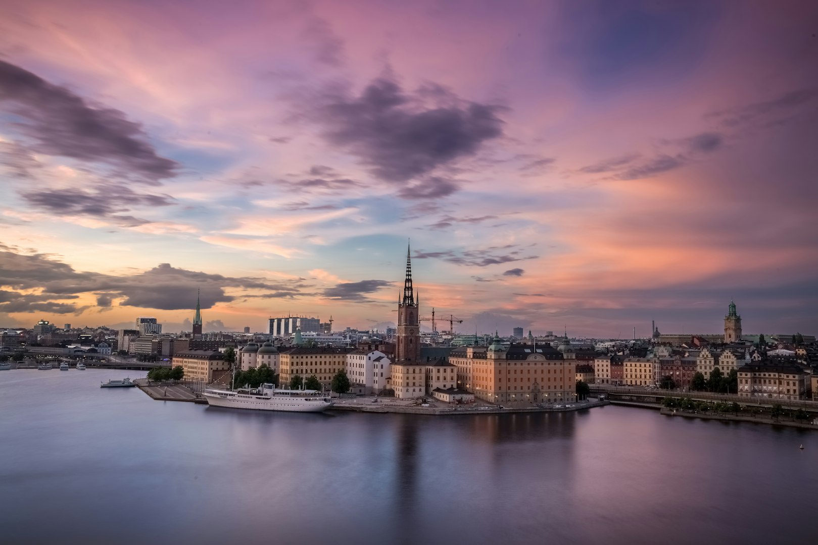 Vi utför sedan starten 1994 areamätning av bostadsrätter, villor, lokaler, radhus och fastigheter i Stockholm. Läs mer på areaberakning.se   • Välkommen till Areaberäkning Areamätning Arkitekt Mikael Hådell Tel 0729025002